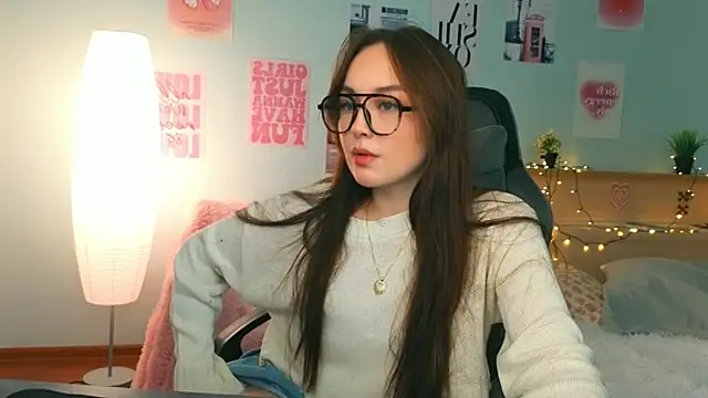 Snapshot of fallin_lovee chatting on January 18, 2026, 7:39 pm fallin lovee online show from January 18, 2026, 7:39 pm