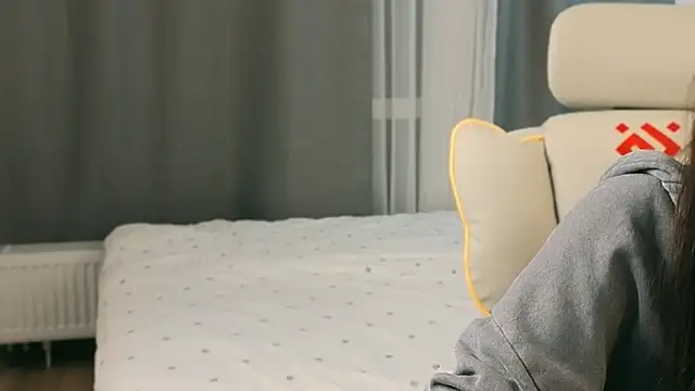 Snapshot of fallin_lovee chatting on February 24, 2026, 9:59 pm fallin lovee online show from February 24, 2026, 9:59 pm