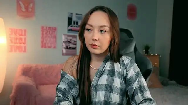 Snapshot of fallin_lovee chatting on February 9, 2026, 7:56 pm fallin lovee online show from February 9, 2026, 7:56 pm