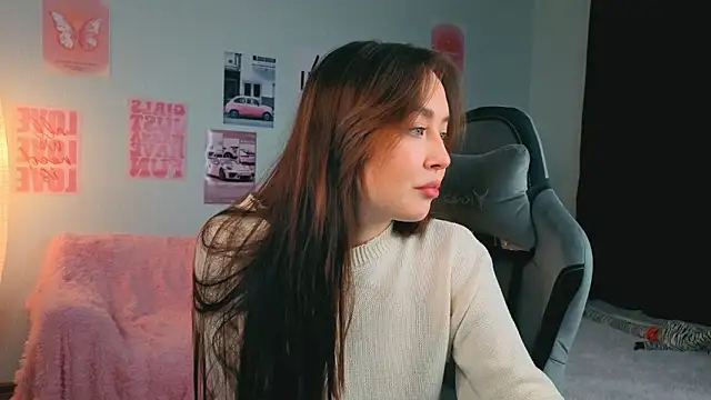 fallin lovee online show from February 6, 2026, 7:43 pm