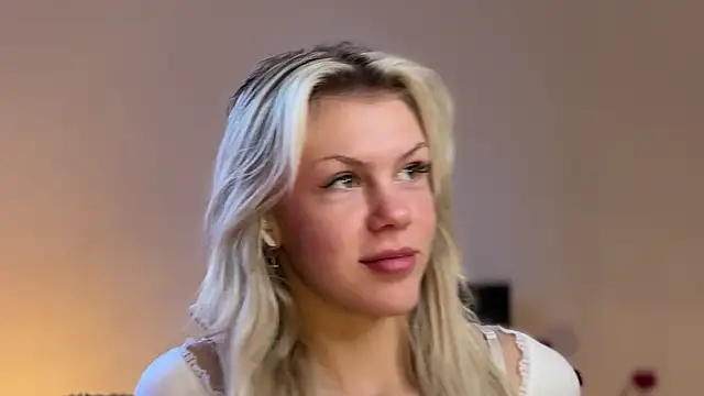 Snapshot of ScoobeDeDoo chatting on December 22, 2025, 6:24 am ScoobeDeDoo online show from December 22, 2025, 6:24 am