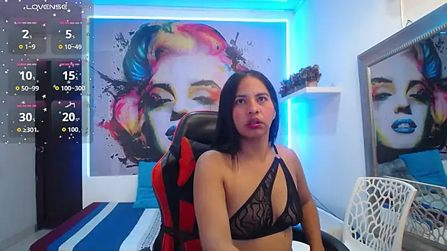 nicol ross19 online show from July 29, 2026, 7:24 pm