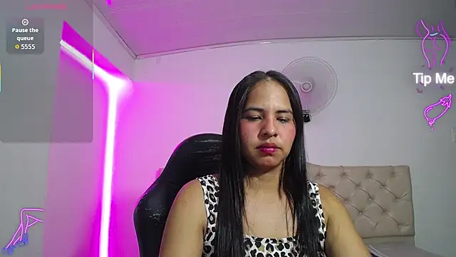 nicol ross19 online show from July 16, 2026, 7:11 pm