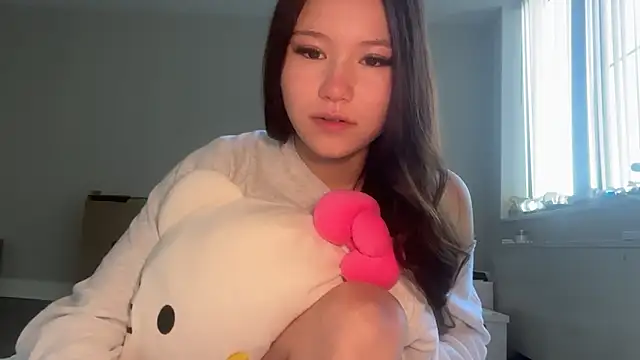 Snapshot of luvvivii chatting on June 4, 2026, 12:43 pm luvvivii online show from June 4, 2026, 12:43 pm