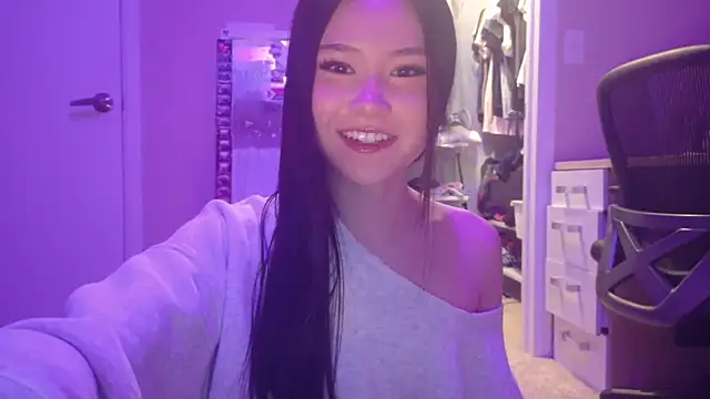 Snapshot of luvvivii chatting on February 7, 2026, 3:47 am luvvivii online show from February 7, 2026, 3:47 am