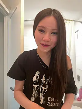 luvvivii online show from June 1, 2026, 8:08 pm