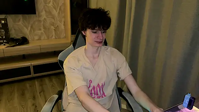 Snapshot of Eddy_Blare chatting on January 13, 2026, 6:23 pm Eddy Blare online show from January 13, 2026, 6:23 pm