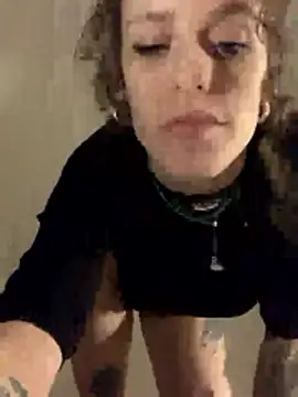 Snapshot of 4lien chatting on March 18, 2026, 9:15 pm 4lien online show from March 18, 2026, 9:15 pm