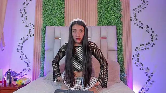 Snapshot of Emma_Nm chatting on January 15, 2026, 4:32 pm Emma Nm online show from January 15, 2026, 4:32 pm