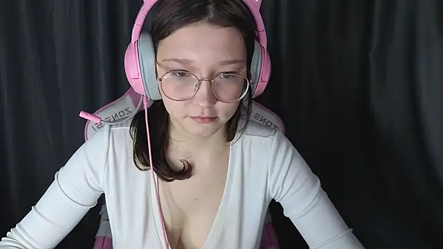 Pink-Aura- online show from January 13, 2026, 5:06 pm