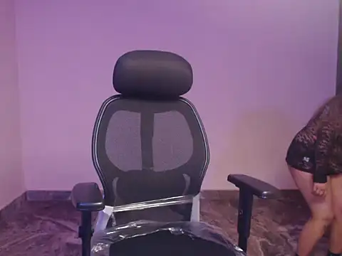 Snapshot of SweetNeena chatting on February 2, 2026, 1:43 pm SweetNeena online show from February 2, 2026, 1:43 pm