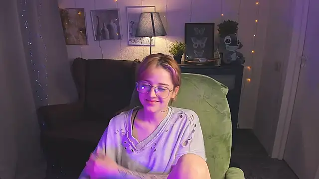 Snapshot of SarahShelby chatting on May 22, 2026, 9:13 pm SarahShelby online show from May 22, 2026, 9:13 pm