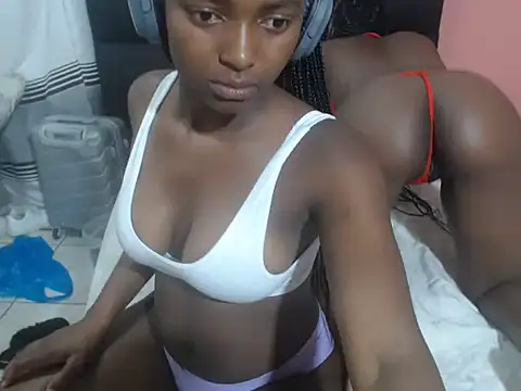 Snapshot of JuicyBerrie chatting on January 7, 2026, 10:48 pm JuicyBerrie online show from January 7, 2026, 10:48 pm