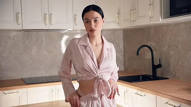 Snapshot of TyraEspina chatting on January 9, 2026, 7:10 pm TyraEspina online show from January 9, 2026, 7:10 pm