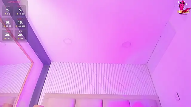 ManuelaEvans  online show from April 5, 2026, 9:21 pm