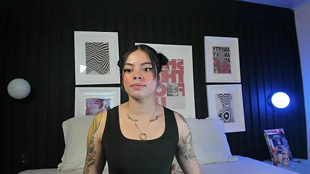 Snapshot of leslie_thompson chatting on January 13, 2026, 7:51 pm leslie thompson online show from January 13, 2026, 7:51 pm