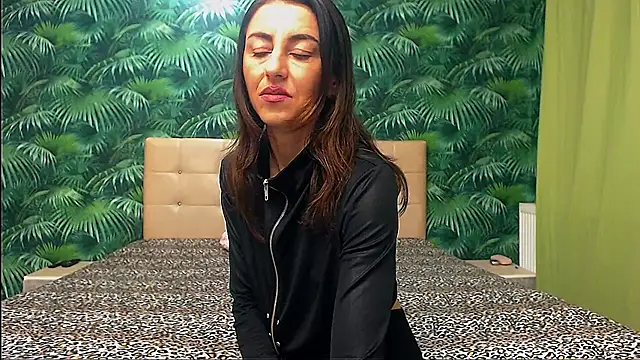 Snapshot of Stella_John chatting on January 28, 2025, 5:43 am Stella John online show from January 28, 2025, 5:43 am