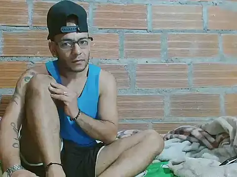 Snapshot of Alphamaster_92 chatting on February 3, 2026, 12:32 am Alphamaster 92 online show from February 3, 2026, 12:32 am