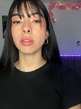 junorise23 online show from April 13, 2026, 4:38 am