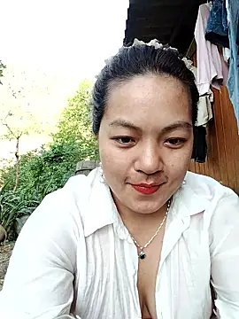 Snapshot of Lucky_cutee chatting on May 14, 2026, 12:07 am Lucky cutee online show from May 14, 2026, 12:07 am