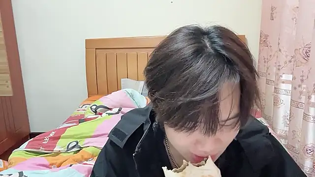 junnan001 online show from February 8, 2026, 12:25 pm