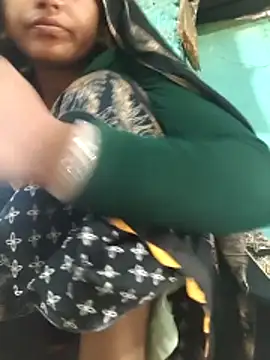 Snapshot of Madhu_cute chatting on February 28, 2026, 2:33 am Madhu cute online show from February 28, 2026, 2:33 am