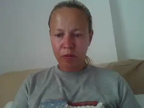 Snapshot of jennyblondeuk chatting on June 1, 2026, 5:34 pm jennyblondeuk online show from June 1, 2026, 5:34 pm