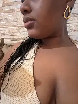 amorasecy online show from April 18, 2026, 1:46 pm