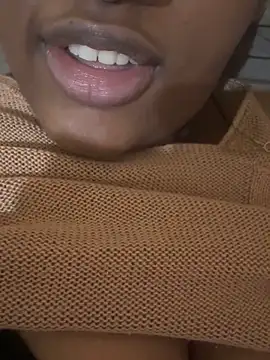 amorasecy online show from March 11, 2026, 12:32 pm