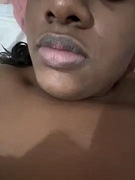 amorasecy online show from April 15, 2026, 12:05 am