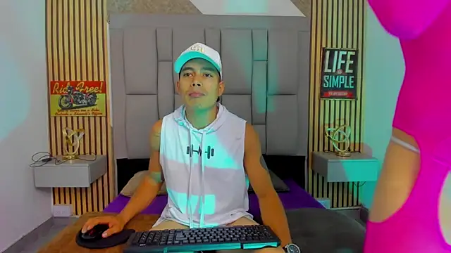 pleasureroomxx online show from January 15, 2026, 11:35 am