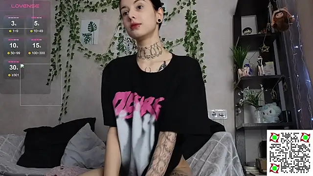 LeonaHinnes online show from January 16, 2026, 3:43 am