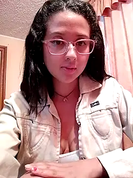 SweetDeya online show from May 21, 2026, 10:40 pm