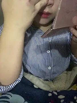 lili-roze online show from February 8, 2026, 2:48 pm