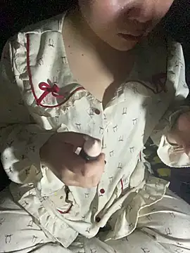 lili-roze online show from April 10, 2026, 12:23 pm