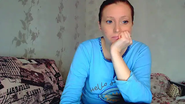 Snapshot of CrystallAngel chatting on February 2, 2026, 11:31 am CrystallAngel online show from February 2, 2026, 11:31 am