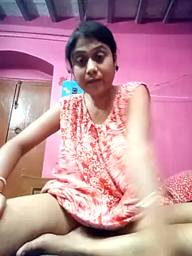 Hooghlypinkivabi online show from May 6, 2026, 1:04 pm
