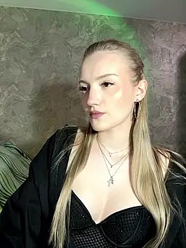 Snapshot of Heilagr chatting on January 13, 2026, 9:08 pm Heilagr online show from January 13, 2026, 9:08 pm