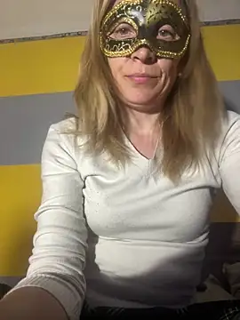 SexyMamiVee online show from March 17, 2026, 4:10 pm