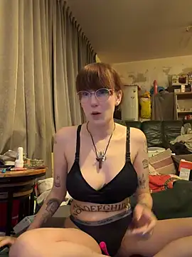 Snapshot of MisterandNiffyNoon chatting on February 14, 2026, 7:25 pm MisterandNiffyNoon online show from February 14, 2026, 7:25 pm