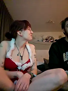 Snapshot of MisterandNiffyNoon chatting on December 22, 2025, 2:01 am MisterandNiffyNoon online show from December 22, 2025, 2:01 am