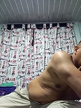 pareja latina1483 online show from March 23, 2026, 11:48 pm