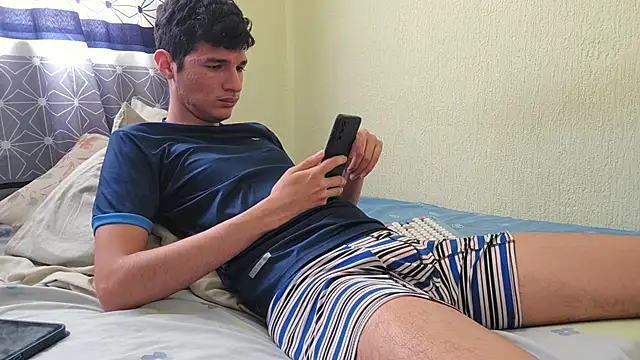 Snapshot of LeonS_20cm chatting on February 11, 2026, 4:29 pm LeonS 20cm online show from February 11, 2026, 4:29 pm