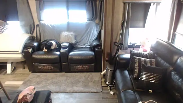 Snapshot of mspatience chatting on April 1, 2026, 4:37 pm mspatience online show from April 1, 2026, 4:37 pm