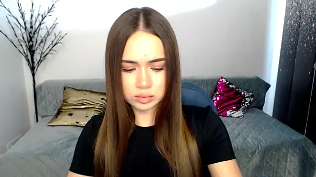 Snapshot of heiley_love chatting on January 6, 2026, 10:52 am heiley love online show from January 6, 2026, 10:52 am