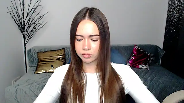 Snapshot of heiley_love chatting on December 22, 2025, 4:07 pm heiley love online show from December 22, 2025, 4:07 pm