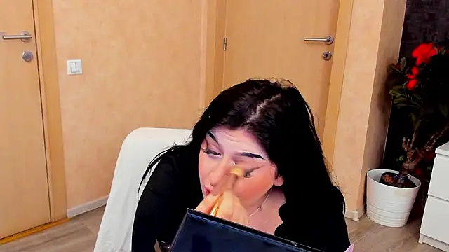 Snapshot of NayaNoirX chatting on February 2, 2026, 7:24 pm NayaNoirX online show from February 2, 2026, 7:24 pm