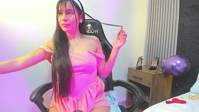 lila lain online show from February 15, 2026, 2:56 am