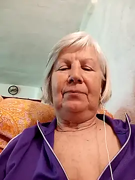 KlaudiaDarling online show from April 17, 2026, 10:07 am