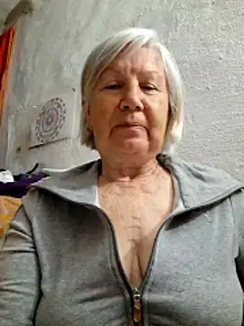 KlaudiaDarling online show from May 19, 2026, 5:53 pm